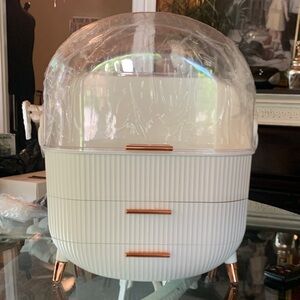 Elegant White and Gold Storage Organizer new and only out of box for photos